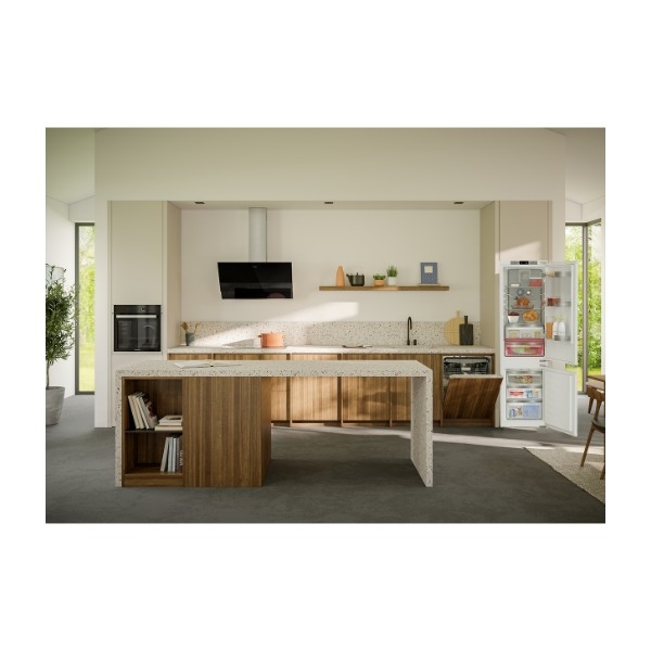 Grundig GKNI 25740 N integreret kølefryseskab billede 8