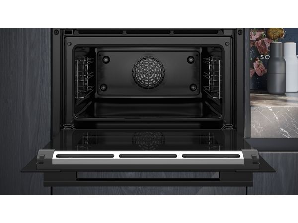 Siemens iQ700 indbygningsovn CB774G1B1