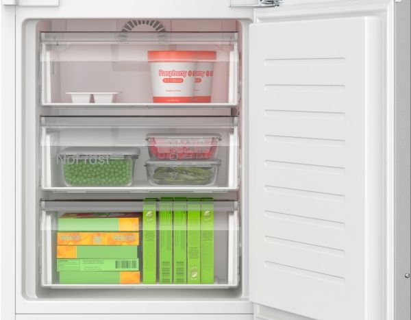 Bosch Serie 4 kølefryseskab KIN96SFD0 (integreret)