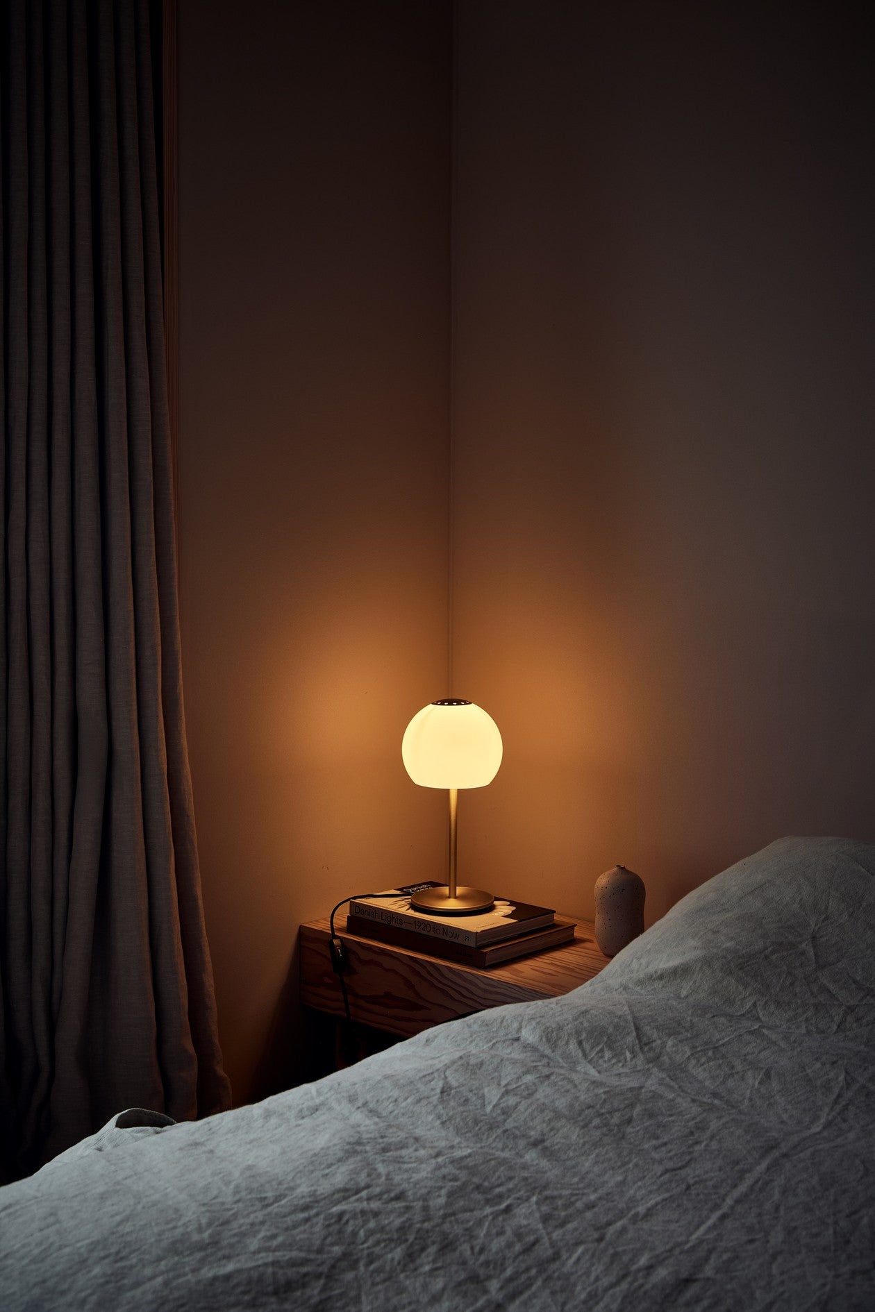 Ball Glass Bordlampe Ø18 Sandgrå billede 3
