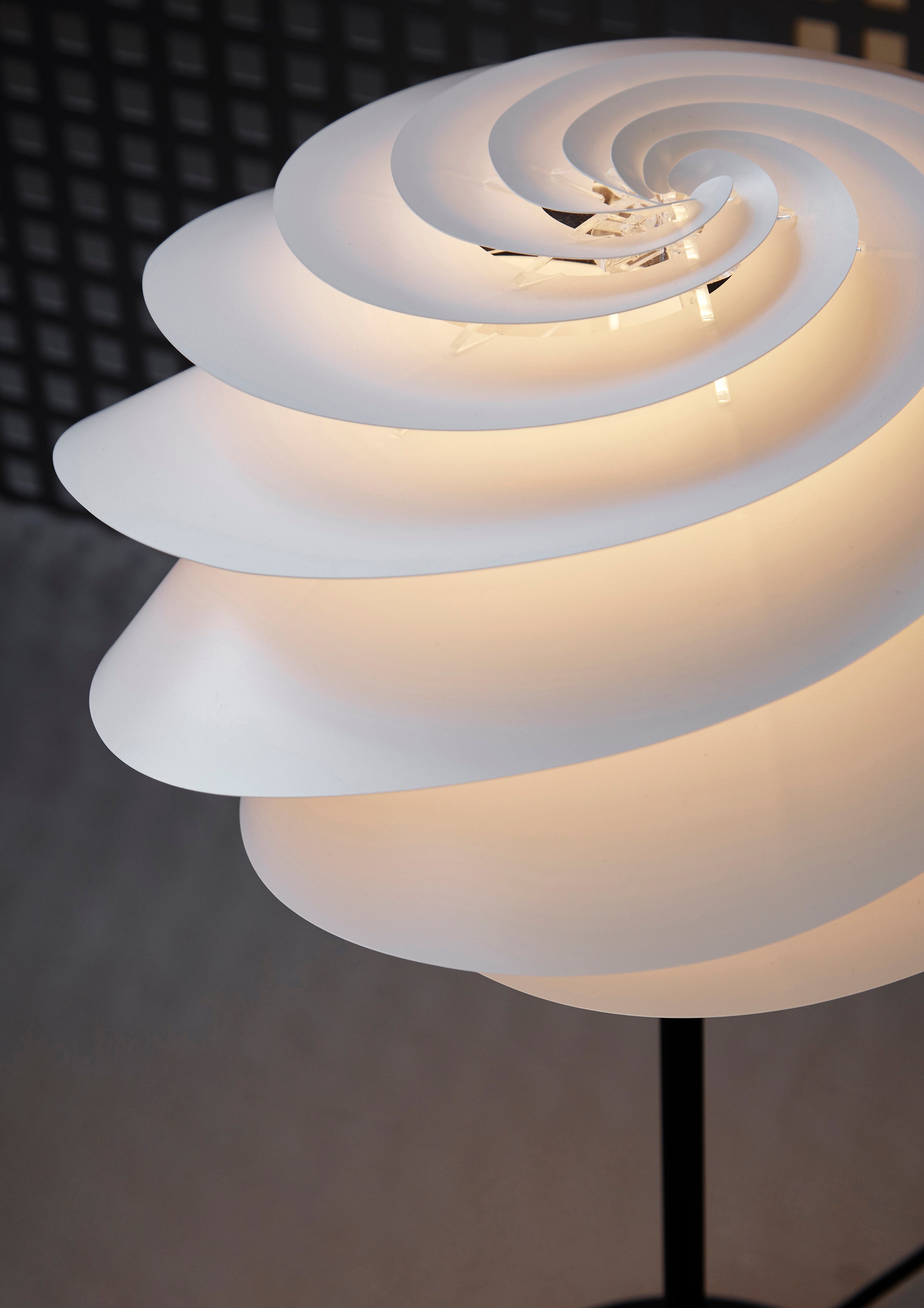 331 Swirl hvid bordlampe billede 4
