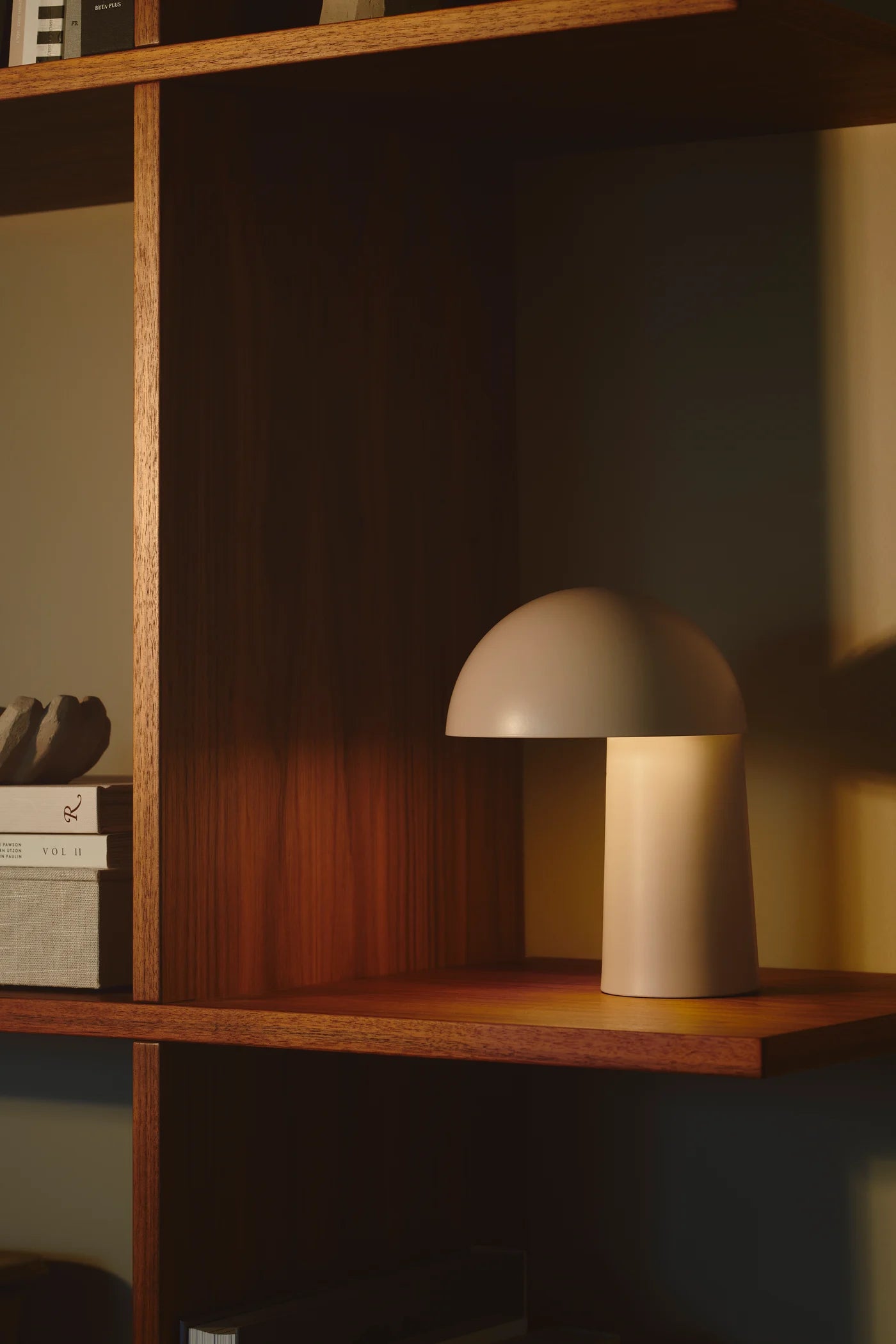 Faye Portable beige LED bordlampe billede 3