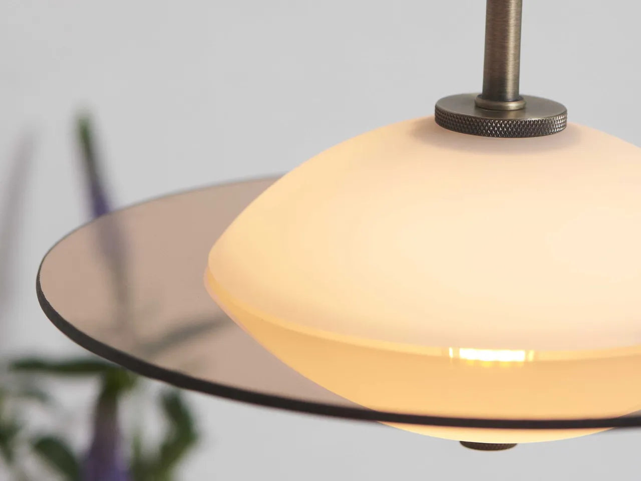 Orbit Pendel Ø40 Opal Glass, Antique Brass Metal - Halo Design billede 2