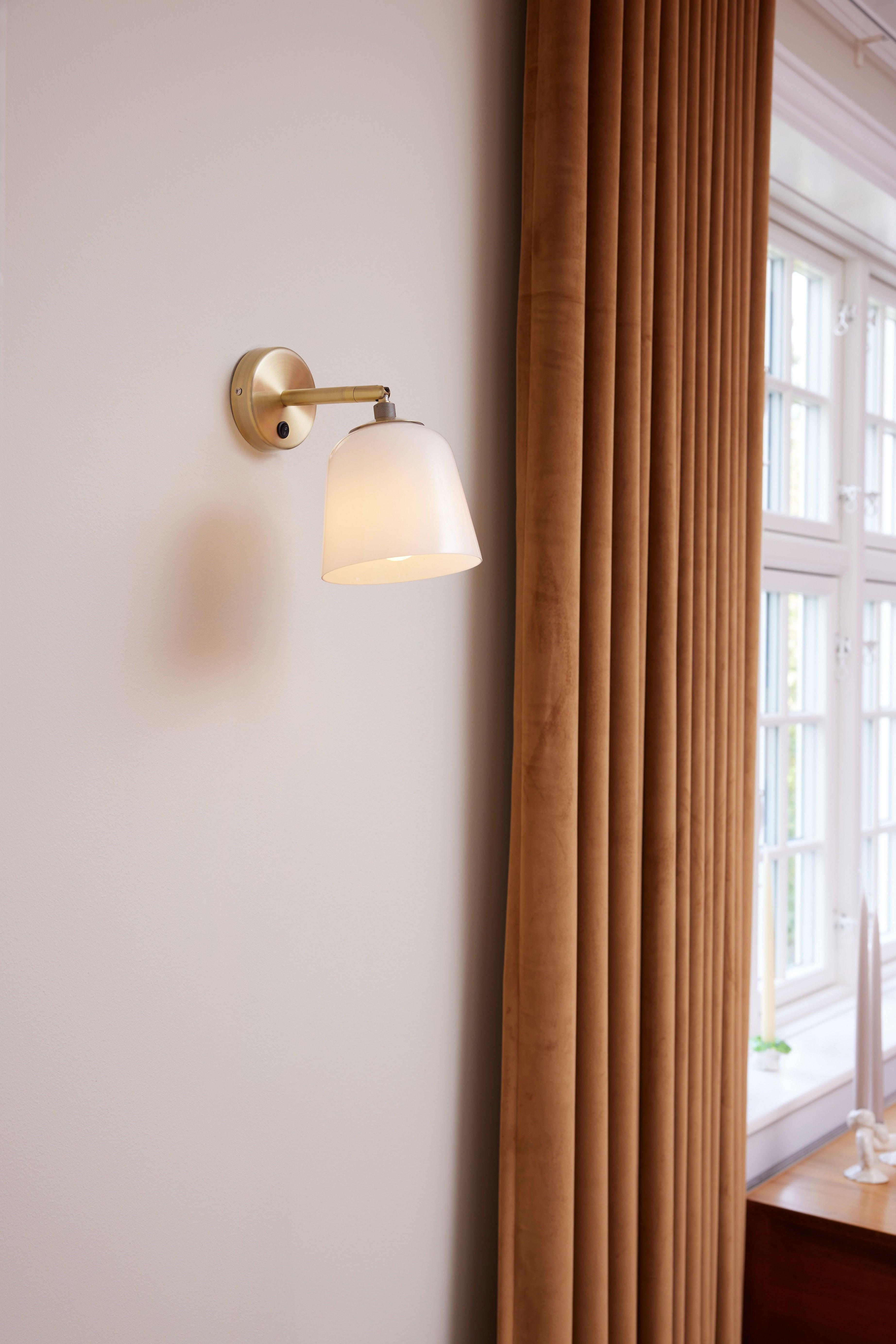 Room 49 Væglampe Ø15 Opal/Messing billede 4