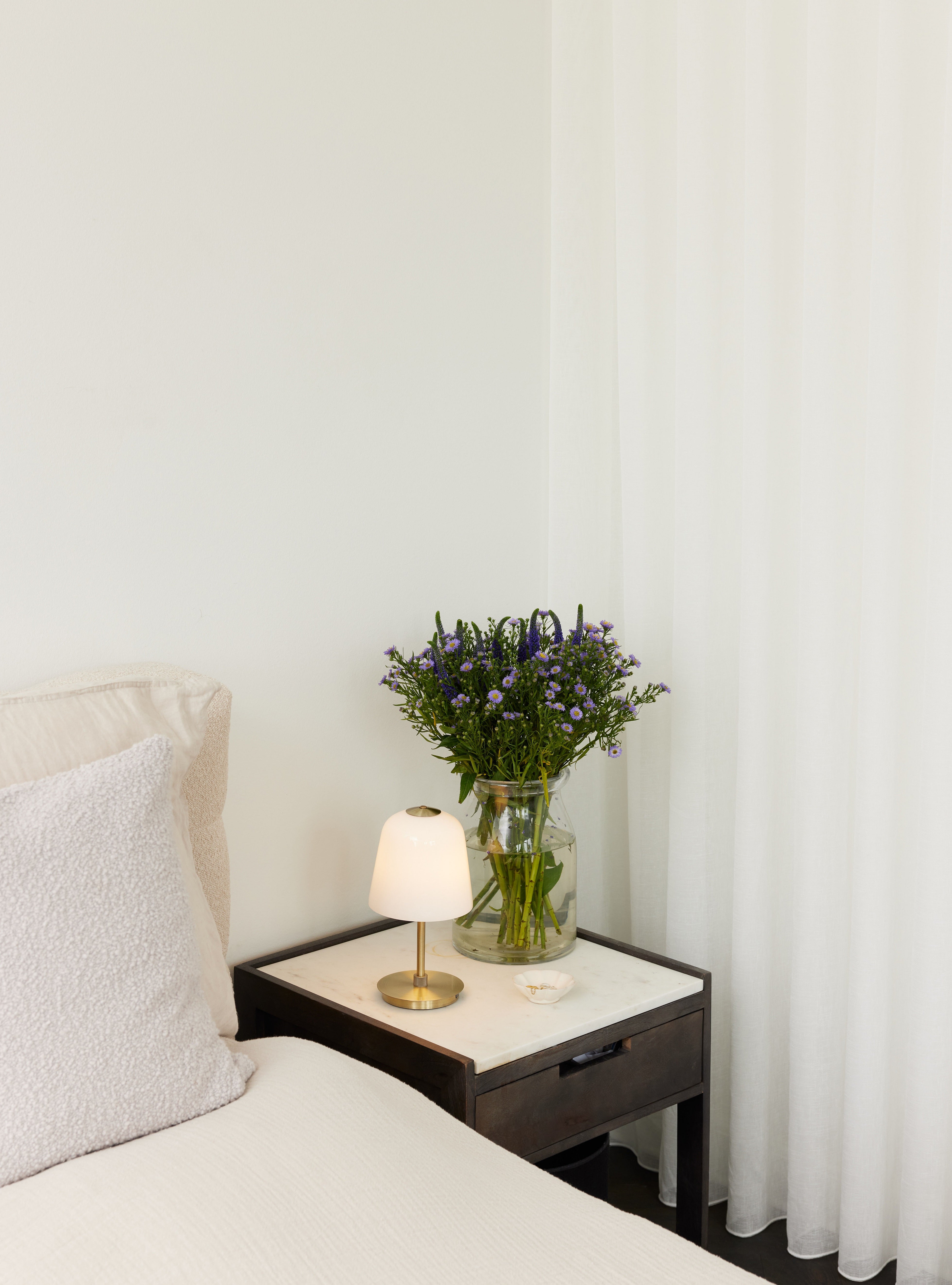 Room 49 LED-bordlampe Ø15 Opal/Messing billede 4