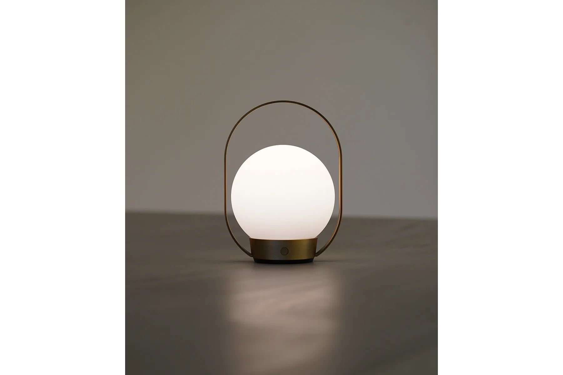 Palla T1 bruneret messing portable bordlampe billede 4