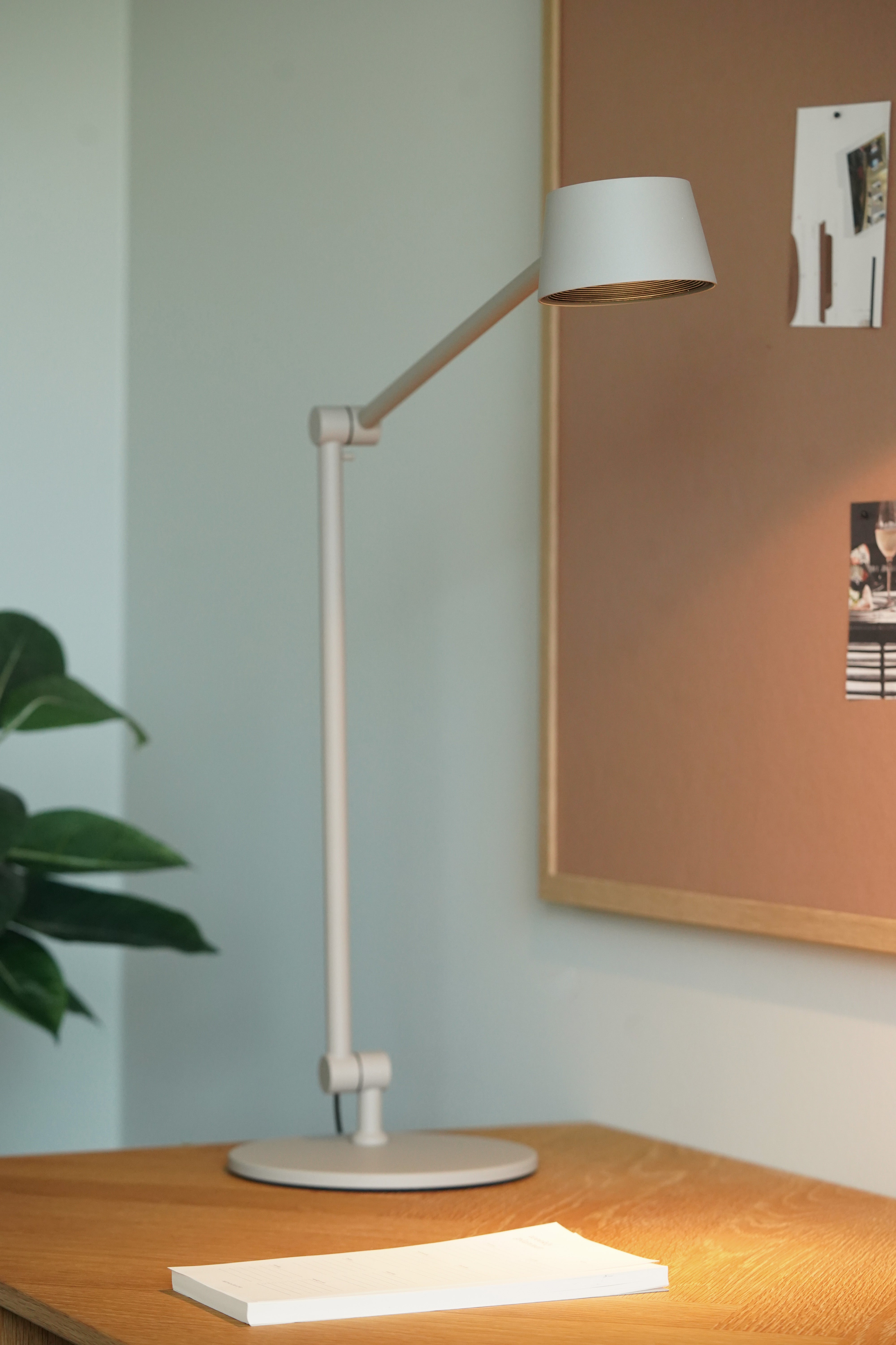 Direction T1 matgrå bordlampe billede 4