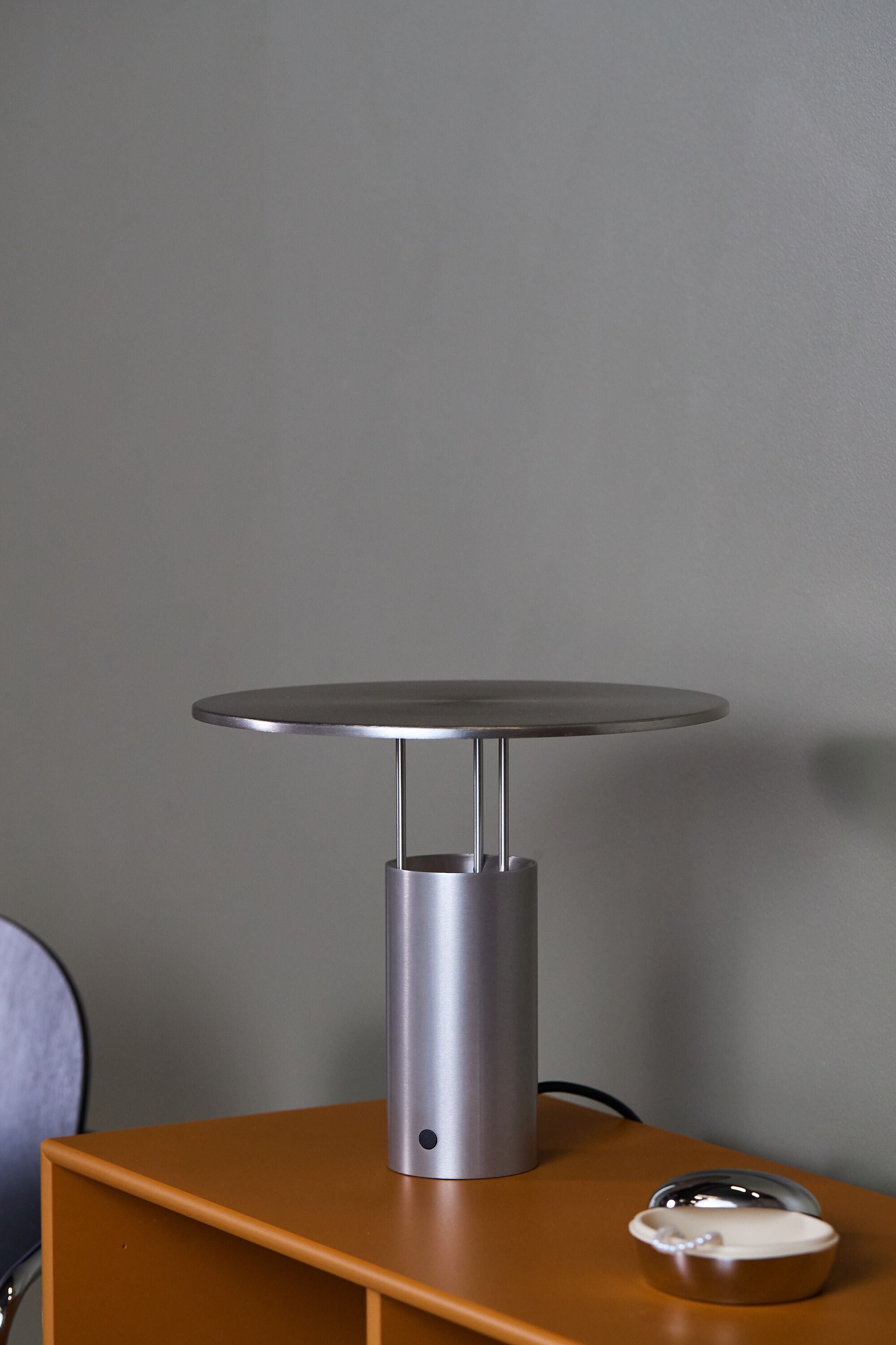 Tempel280 stål bordlampe billede 3