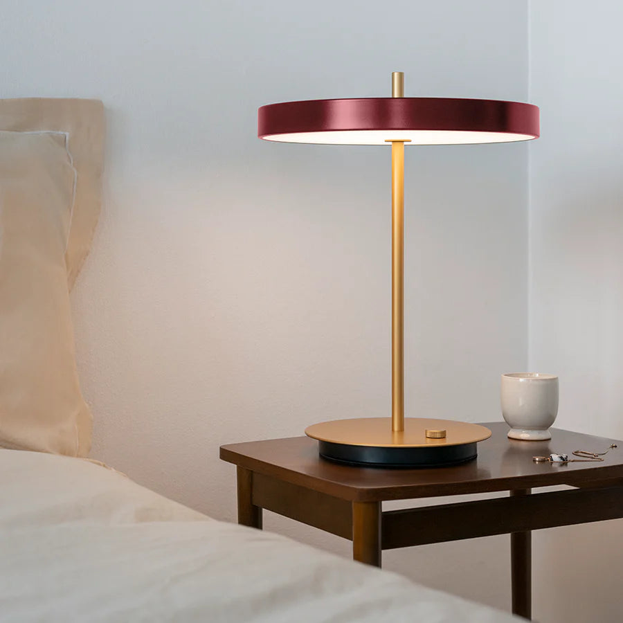 UMAGE Asteria Table Ø31 Rubinrød - Bordlampe billede 3