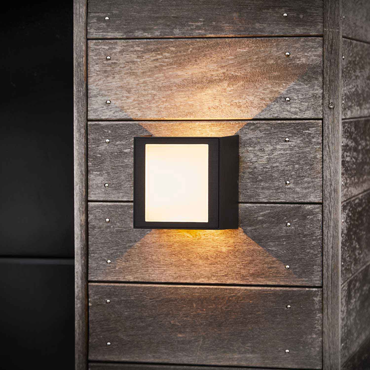 LOOM Design Una sort IP54 væglampe billede 3