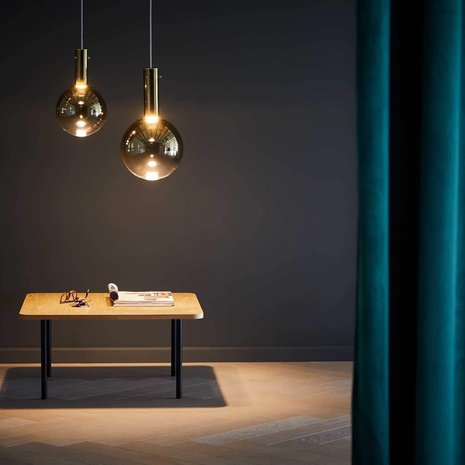 LOOM Design Raindrop 20 guld pendel billede 3
