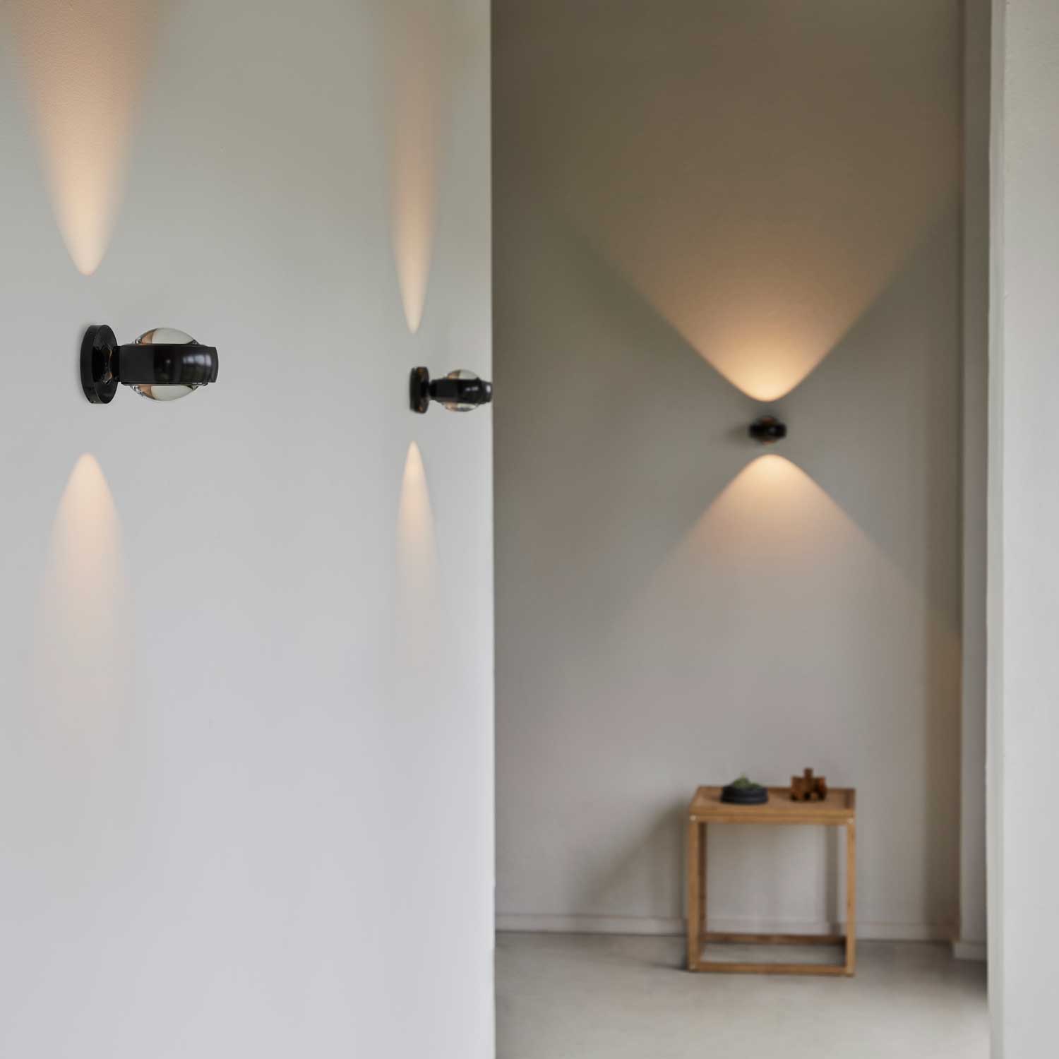Optic blanksort LED væglampe billede 3