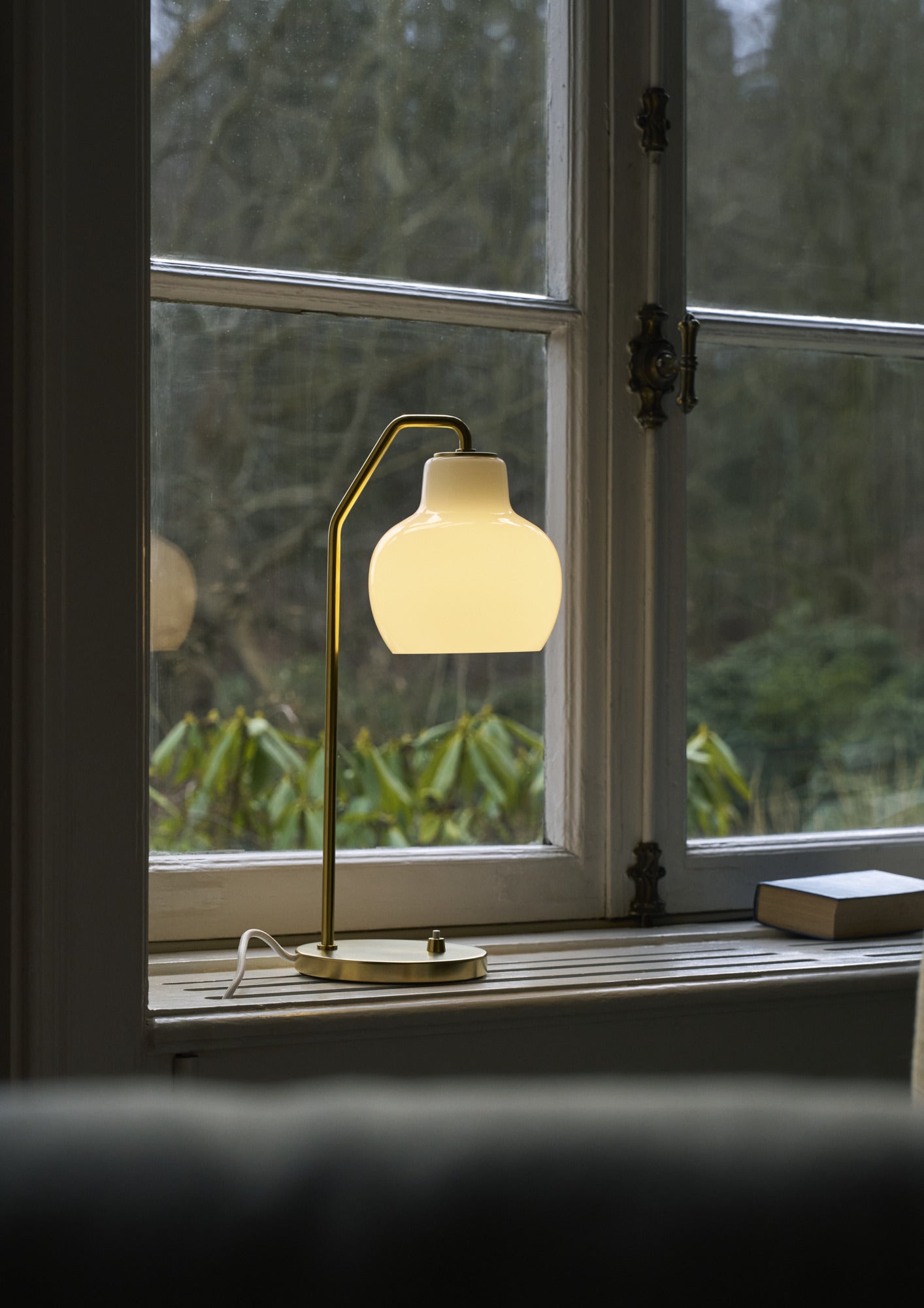 VL Ringkrone bordlampe Ø150 messing/opal billede 3