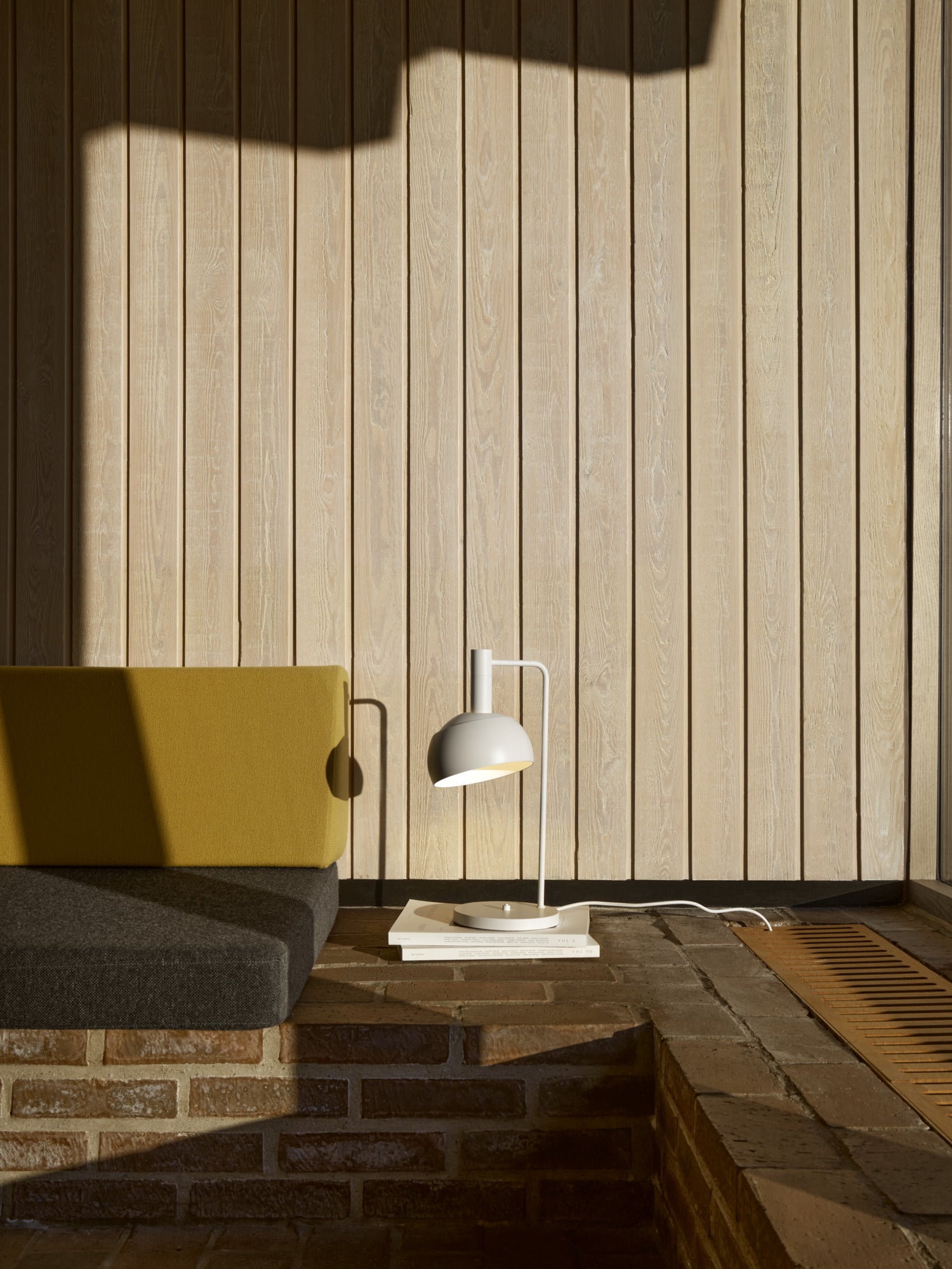 FJ Elements hvid bordlampe billede 4