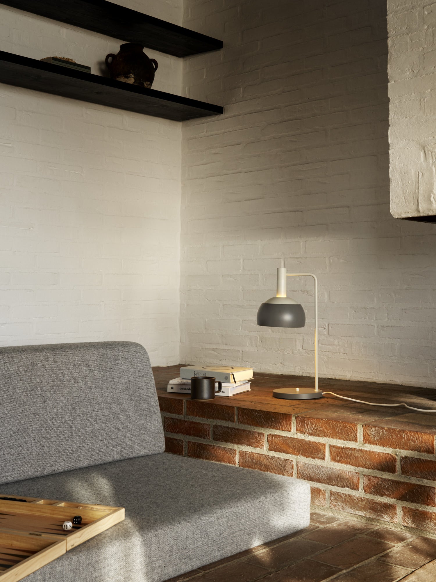 FJ Elements grå bordlampe billede 4
