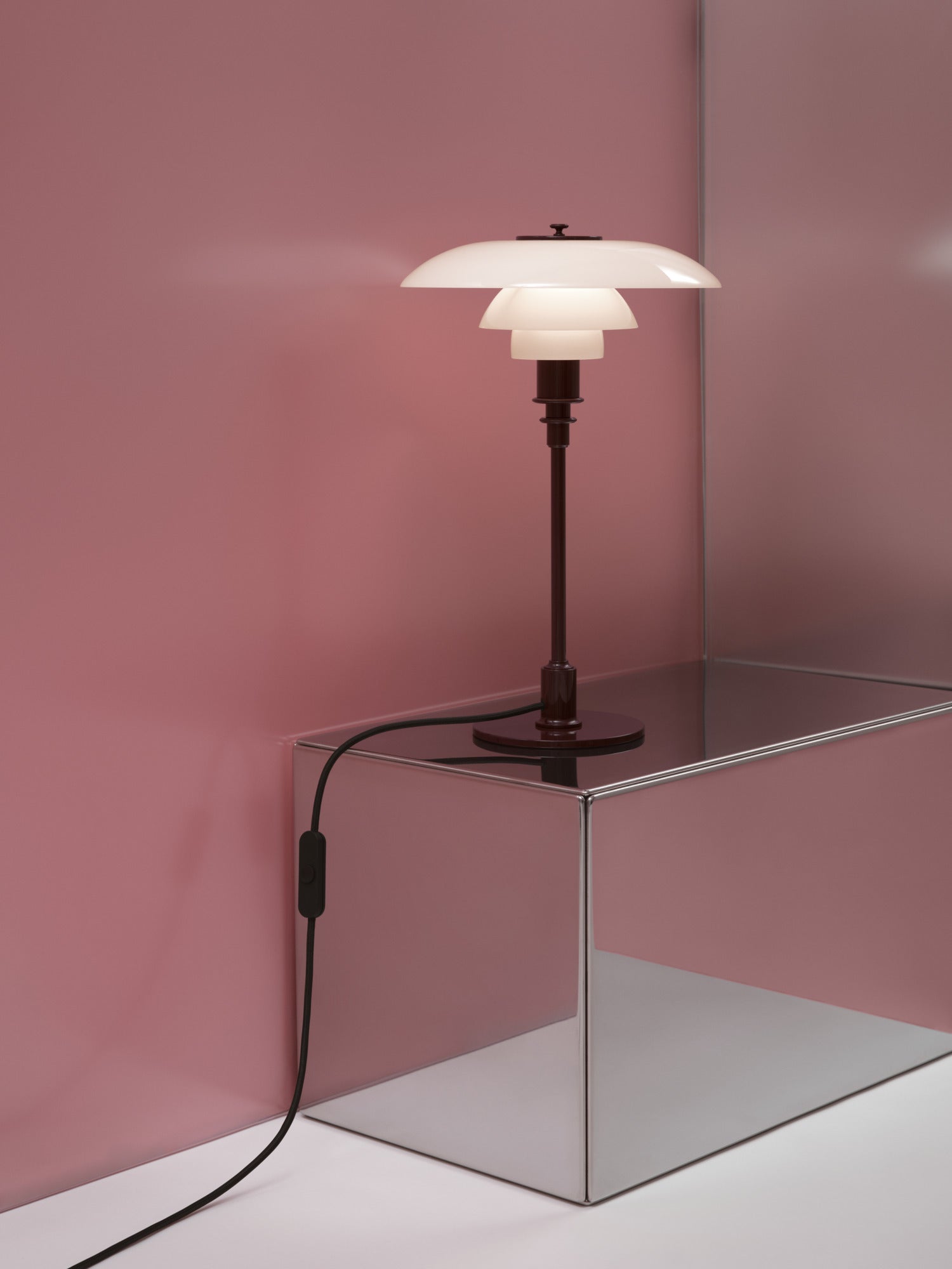 PH 3/2 Glossy Burgundy bordlampe billede 3