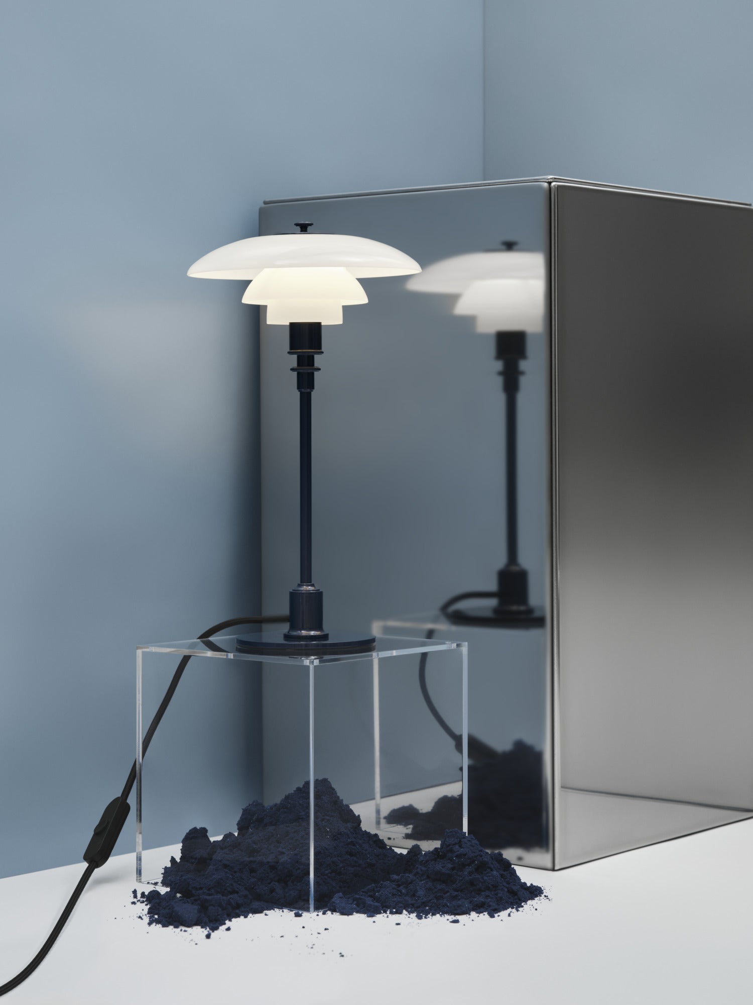 PH 3/2 Glossy Deep Blue bordlampe billede 3