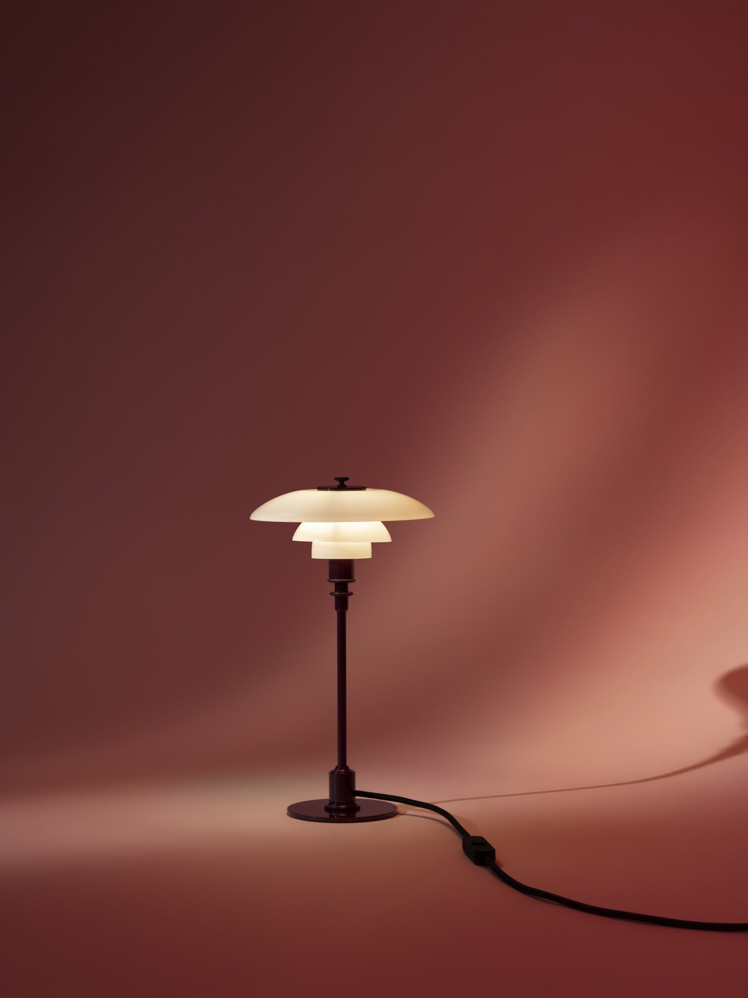 PH 2/1 Glossy Burgundy bordlampe billede 3