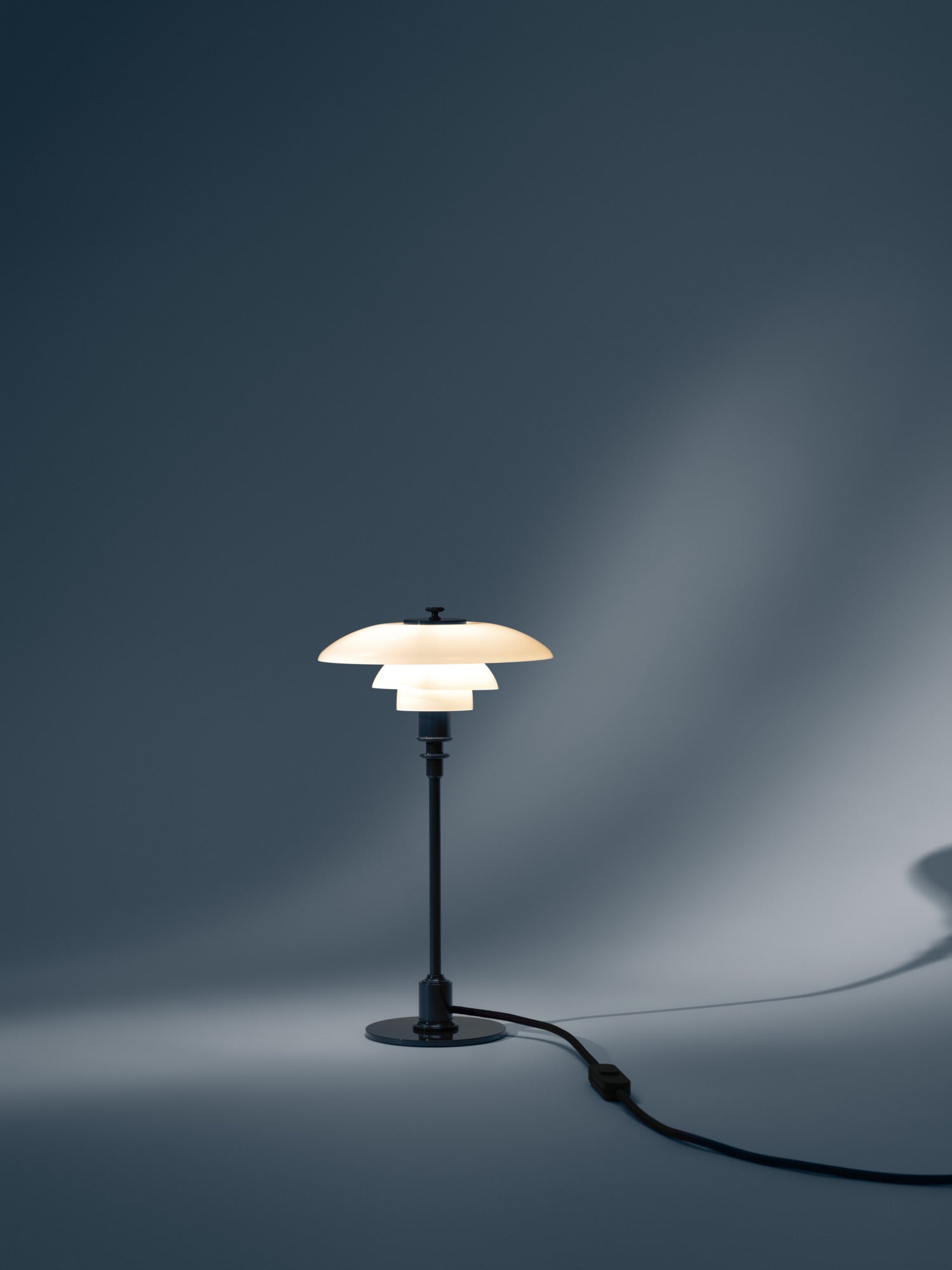 PH 2/1 Glossy Deep Blue bordlampe billede 3