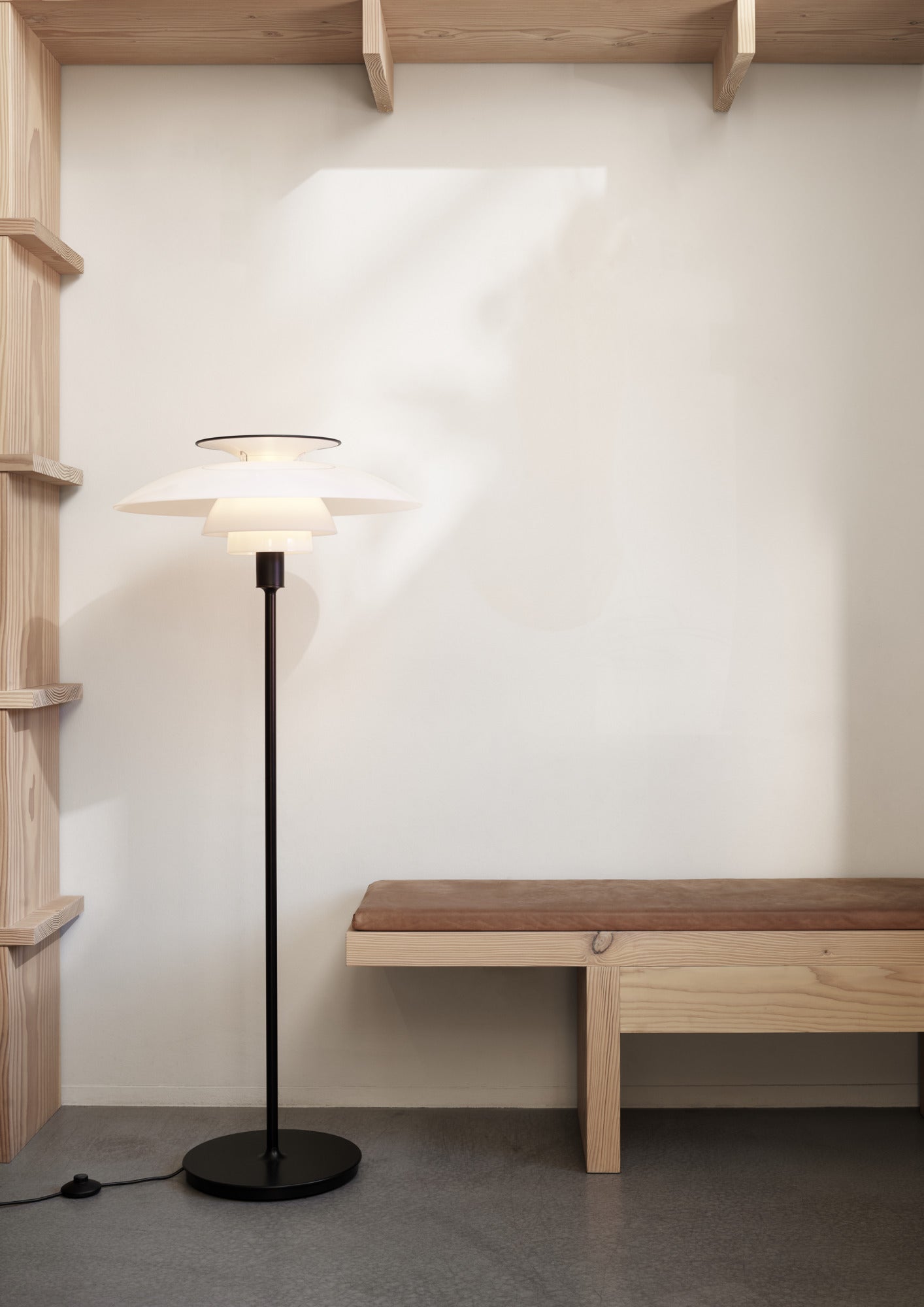 PH 80 Gulvlampe hvid opalt akryl/sort billede 3