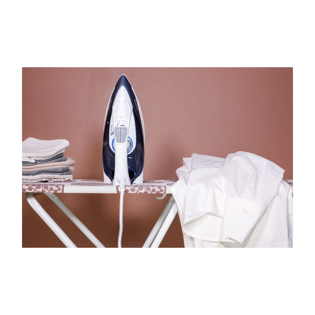 Point POGC50WH 2400W steam iron billede 4