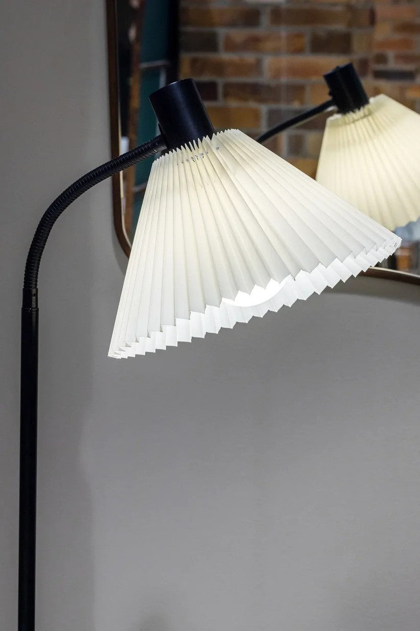 Markslöjd Mira Gulvlampe Sort/Hvid billede 2