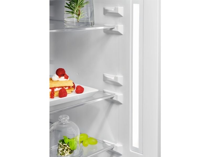 AEG RCS736DXMB, 367 L, SN-T, 39 dB, 5 kg/24t, D, Sort