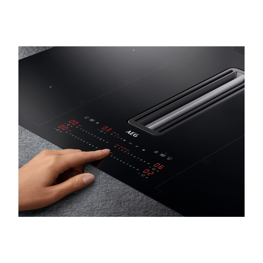 AEG 8000-serien CCS84779CB induktionskogeplade med integreret emhætte billede 9