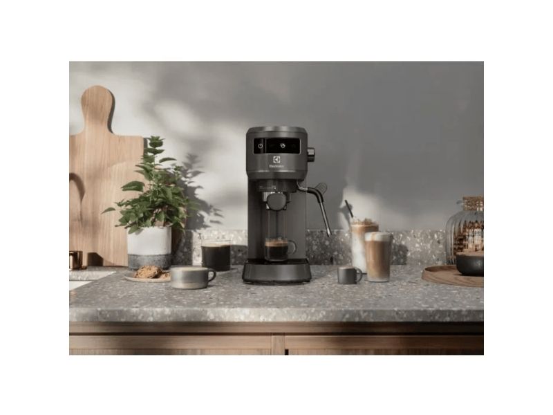 Electrolux E6EC1-6BST, Espressomaskine, 1 L, Kaffekapsel, Malet kaffe, 1450 W, Sort
