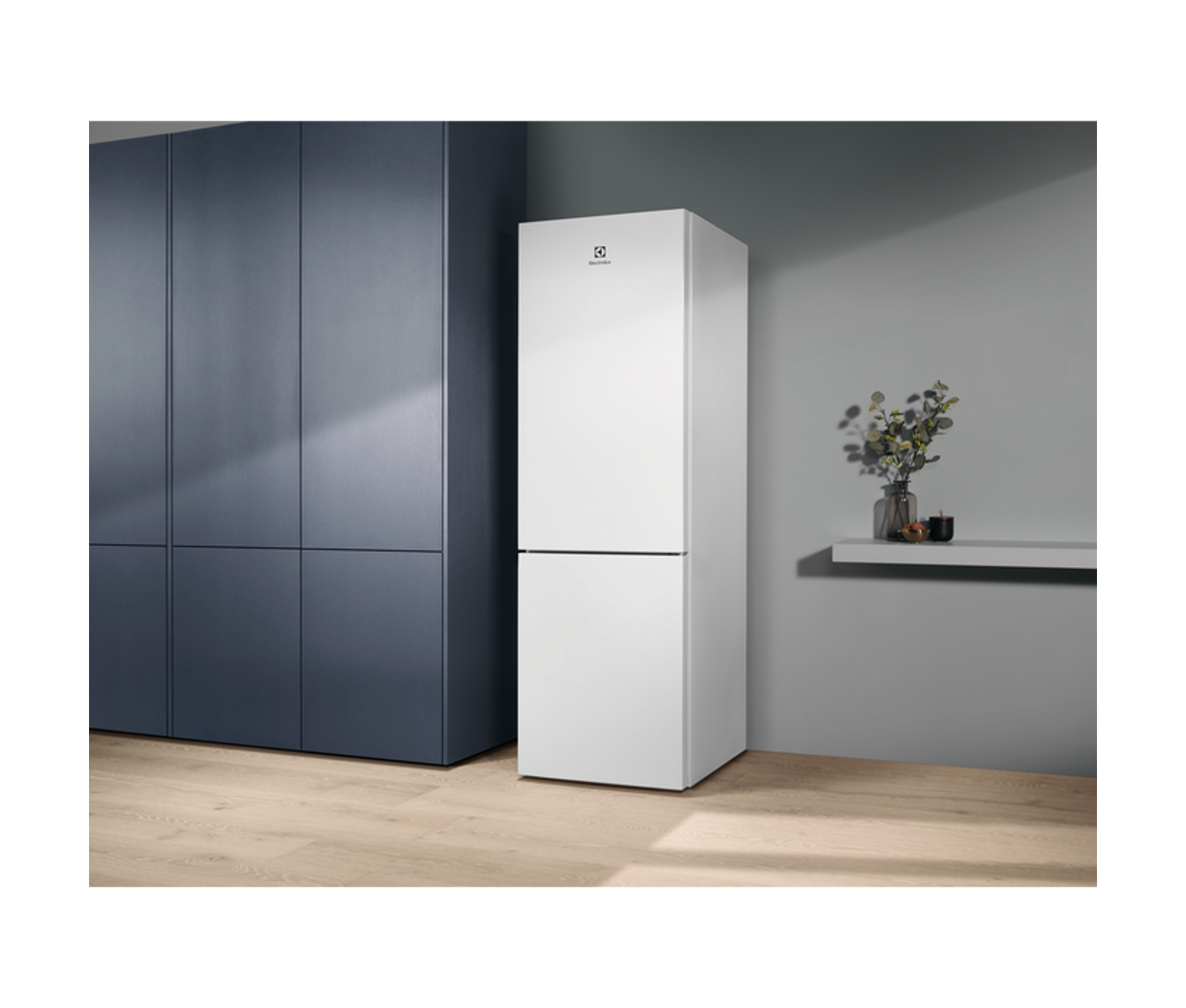 Electrolux LNC7ME32W4 Køle-fryseskab billede 4
