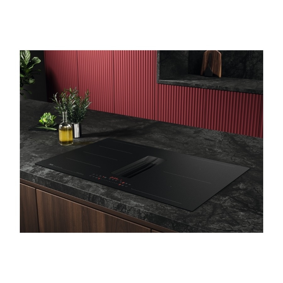 AEG 8000-serien TT8PCG33CZ SaphirMatt® induktionskogeplade med integreret emhætte