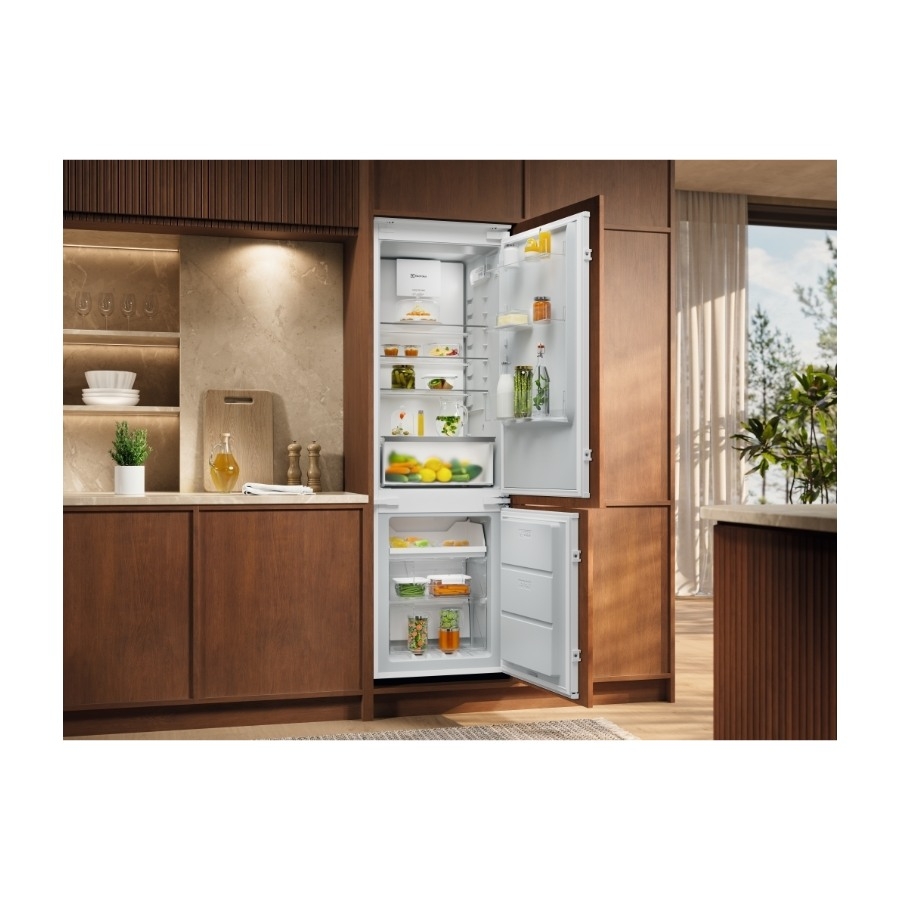 Electrolux 700-serien ENA7CE18S3 integreret kølefryseskab billede 2