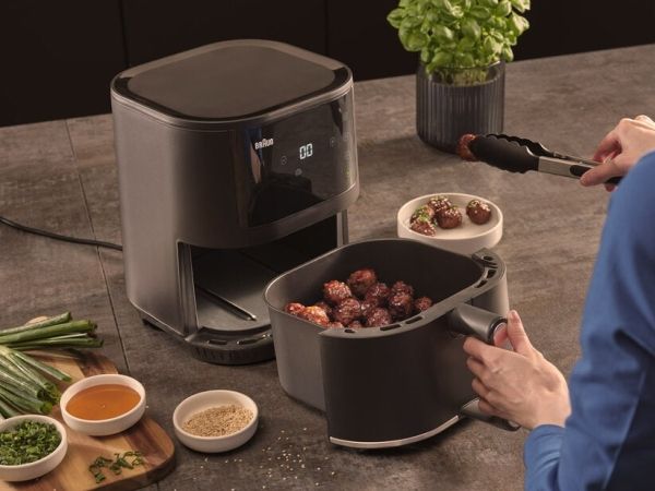 Braun MultiFry 3, Varmluftsteger, 4,3 L, 80 °C, 200 °C, Enkelt, Sort