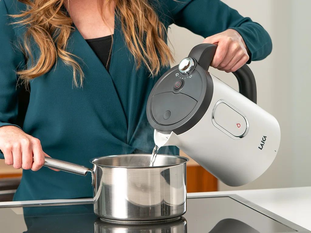 Laica Dual Flo electric kettle 1.5 L 2400 W Grey, White billede 3
