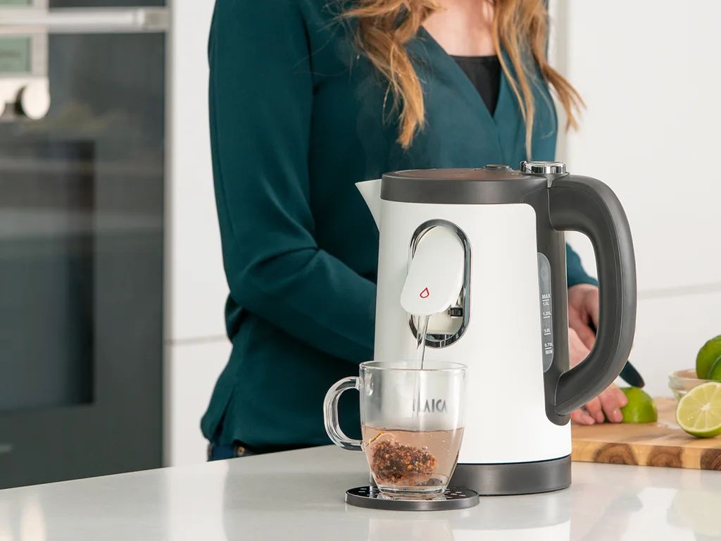 Laica Dual Flo electric kettle 1.5 L 2400 W Grey, White billede 4