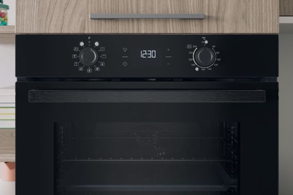 Indesit IO K58HS B, Medium, Elektrisk ovn, 71 L, 71 L, Blæsertvungen, Hydrolytisk