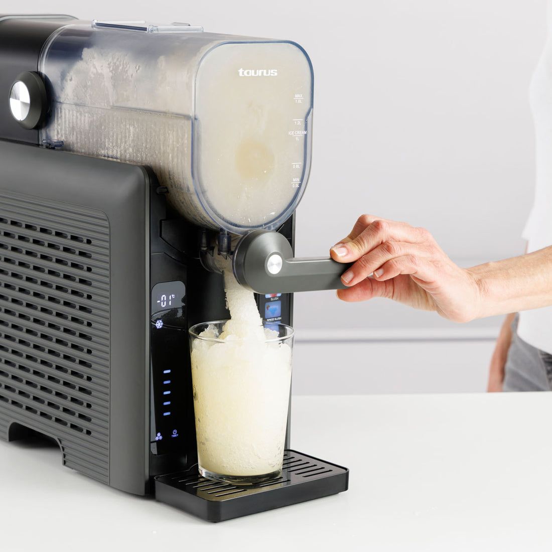 Taurus ICE FLOW 2600, Isdessertmaskine, Sort, Plast, 2,6 L, Frappé, Milkshake, Slush, Frozen juice, Frozen cocktail, 200 W billede 3